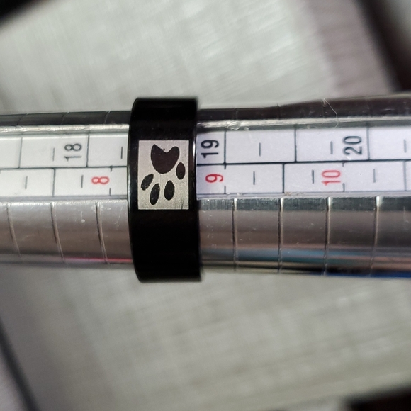 ๐ฅ5/$25๐ฅ Unisex pawprint ring - Picture 2 of 3